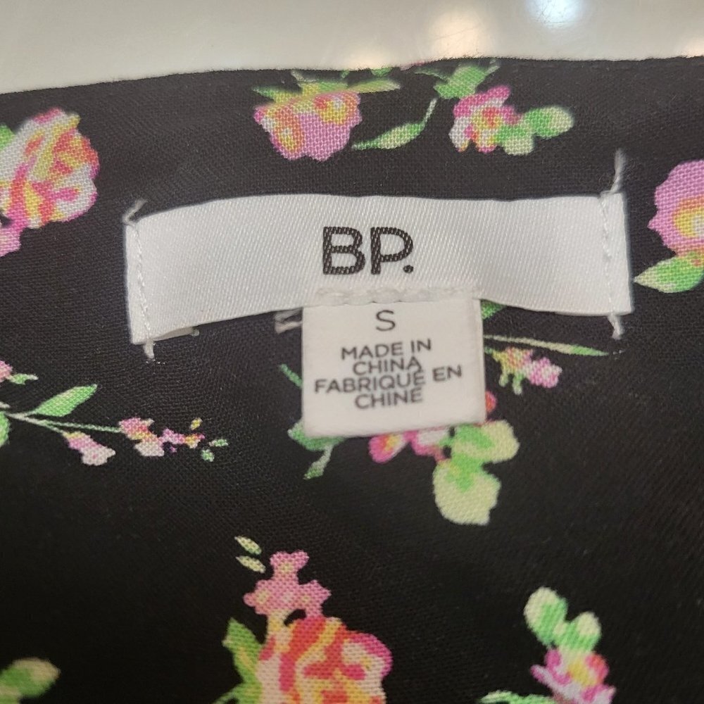 BP Romper Playsuit Black Floral V Neck Sleeveless Rayon Short Size Small NWT - Picture 9 of 10